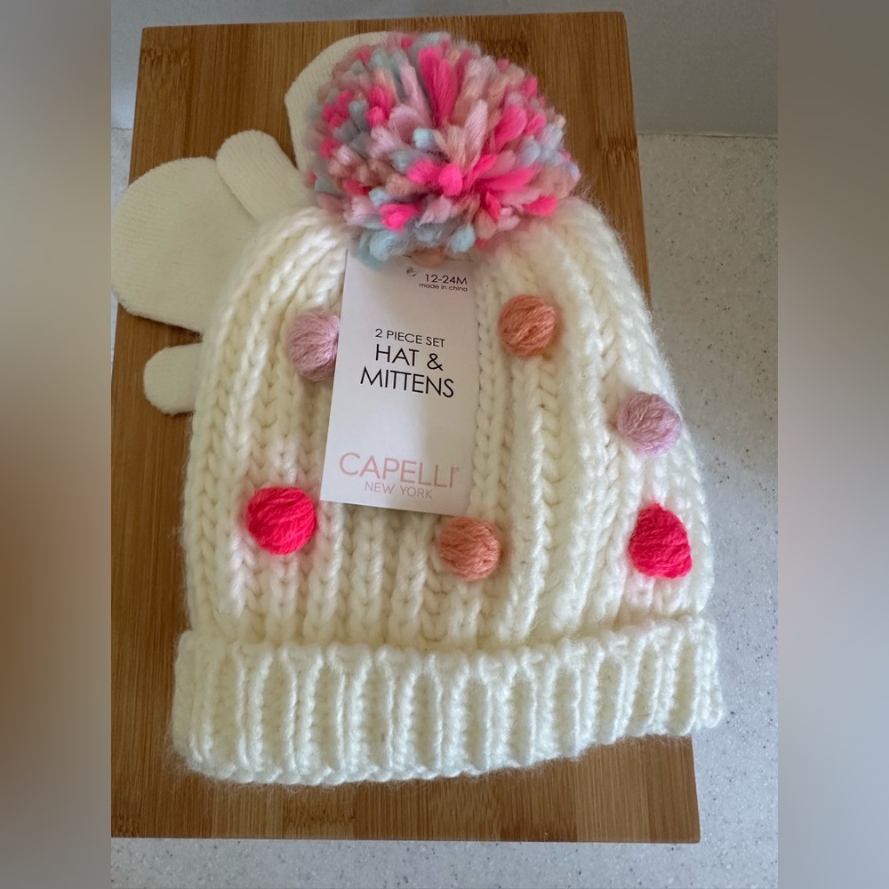 NWT CAP ELLI NEW YORK Baby Girl 12-24M Hat & Mittens 2-Piece Set.